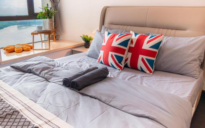 R&F Seine Region 2BR Seaview & RTS view @ Level 32