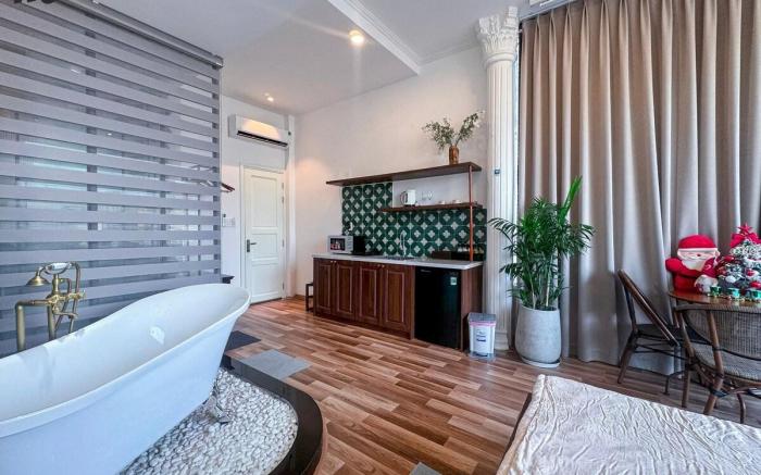 Central Luxury Apartment District 1