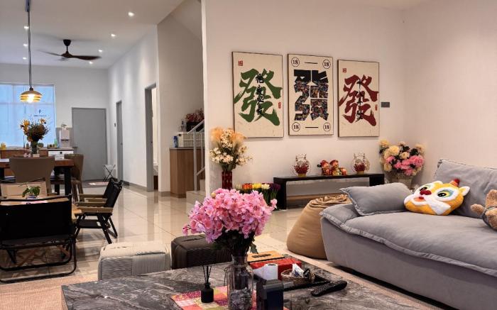 EIGHTEEN 18 HOMESTAY