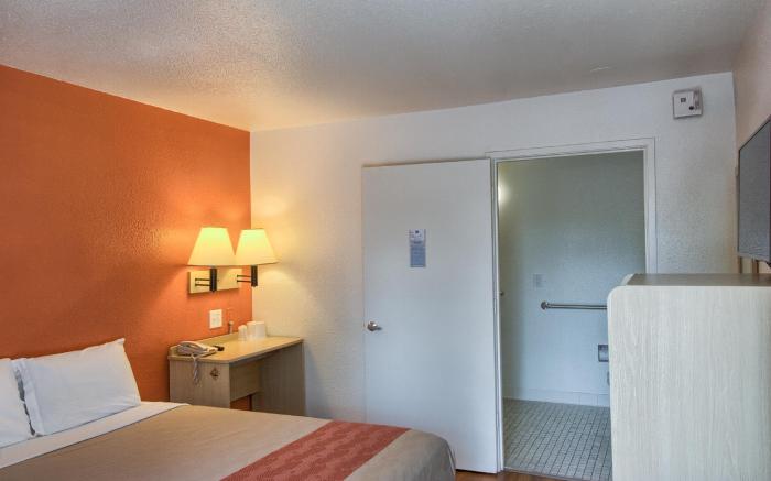 Motel 6 Everett, WA - North