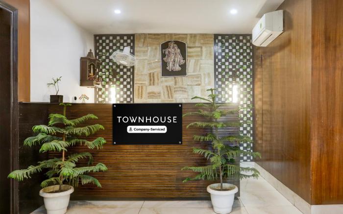 Super Townhouse Sushant Lok Phase 1 Formerly Hotel Neven