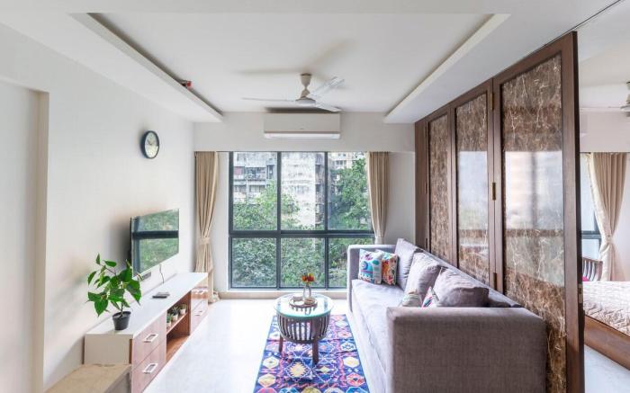 Cozy, Upscale 1 bhk Apt near BKC