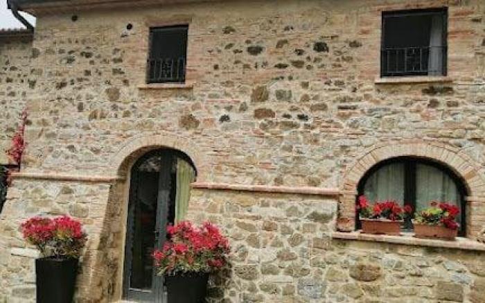 IL GIOGO Accommodation for couples in a farmhouse