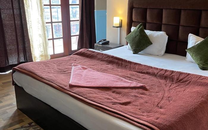 DhamStay Hotel Milestone Kanchenjunga Hill View