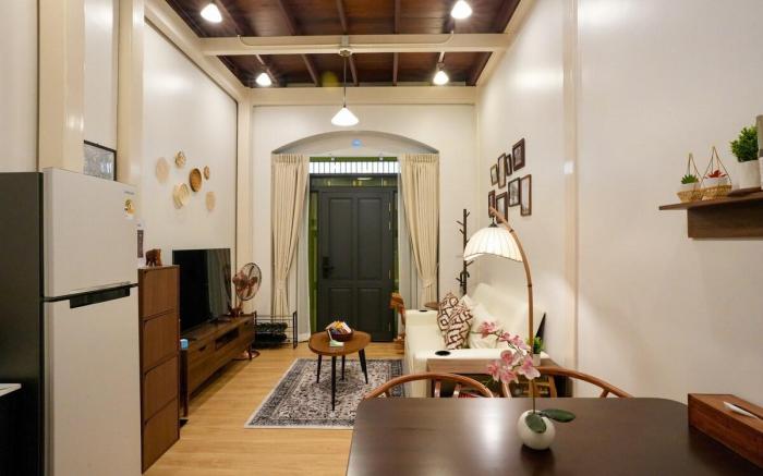 Historic 3BR+1SFB Chinatown MRT EntireHome 85SQM