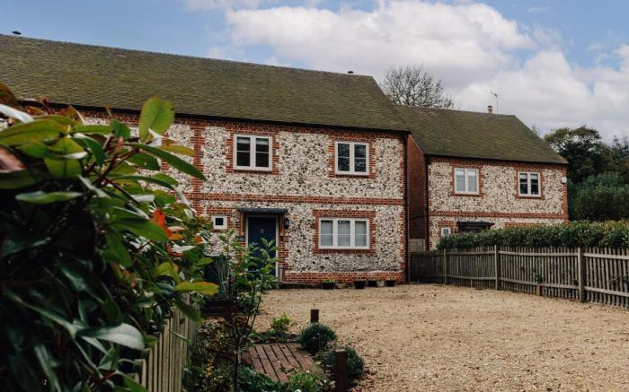 Nixey Cottage - From £250 Per Night