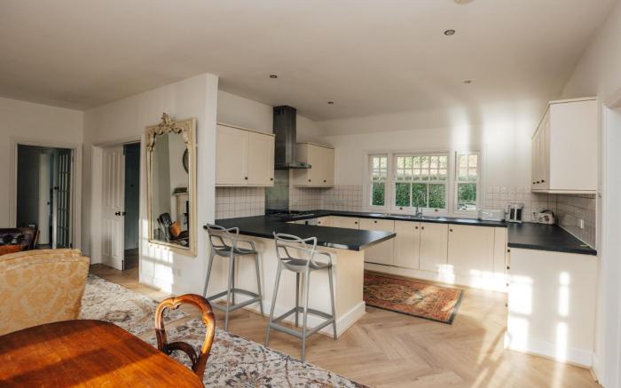 Badgemore Cottage - From £250 Per Night
