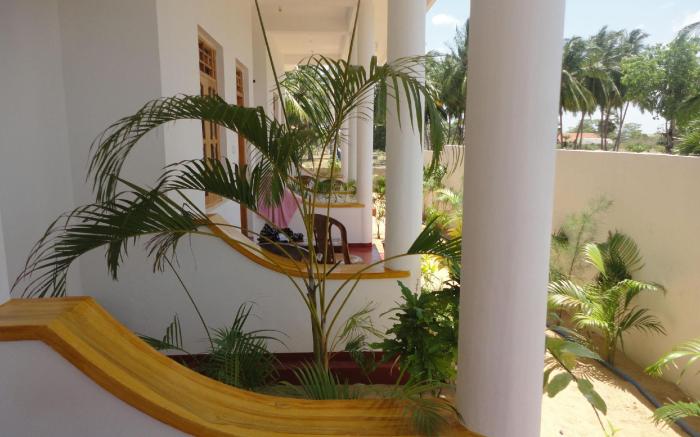 Arugambay Surf and Sand Hotel