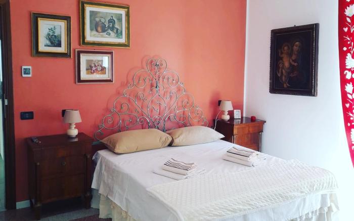 DUETERRE Room & Host