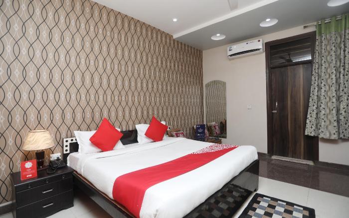 Hotel O Taj East Gate Metro Station Formerly Queen Palace