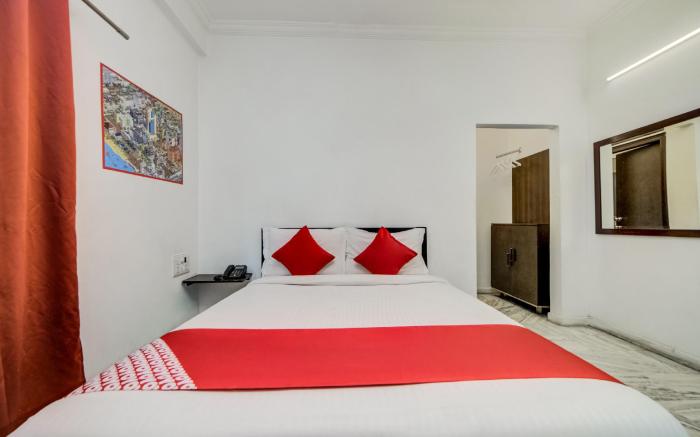 Super Hotel O JNTU college Near LULU mall, KPHB Colony.