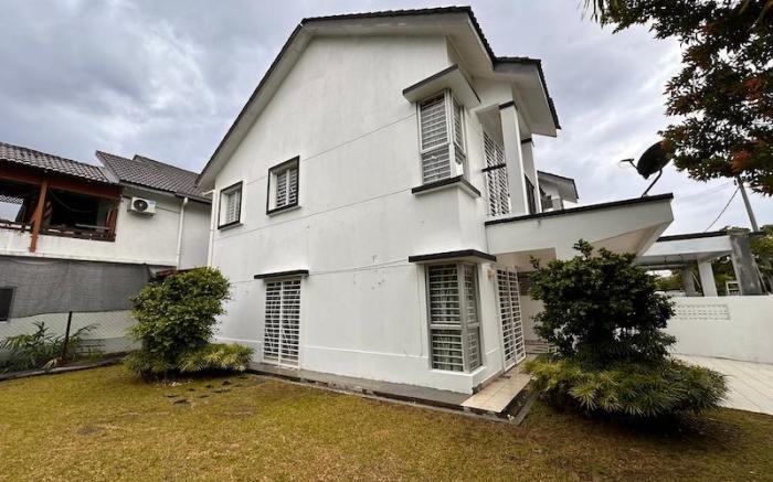 Casa Suria Homestay (Corner Lot + Full A/C + WiFi)