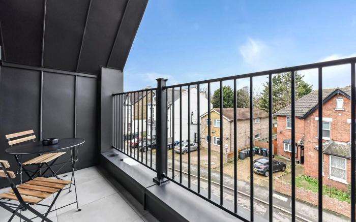 Modern 2 Bedroom Stay, Balcony, East Croydon