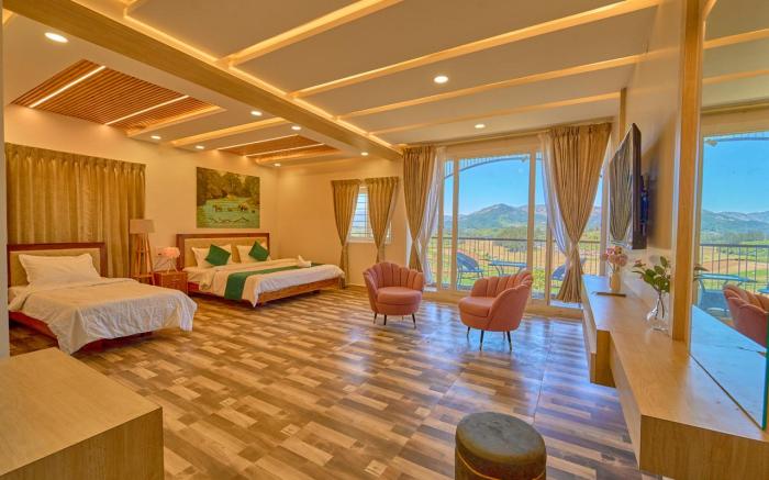 Vihani's Western Clouds by VOYE HOMES