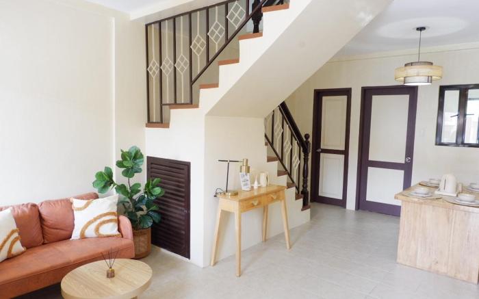 Boho Chic 2BR Home near airport with Pool Access