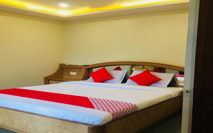 HOTEL NEW UTTAM HIRA PALACE