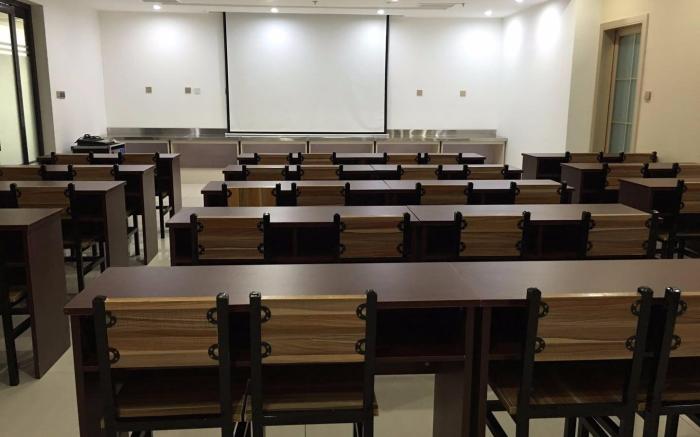 IU Hotel Shijiazhuang Development Zone Tianshanhaijie East 4th Provincial Hospital
