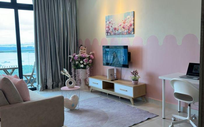 Green Haven Pink Couple Suite