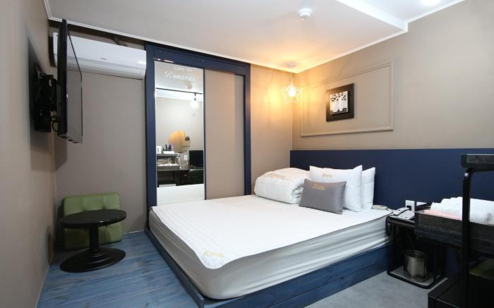 R Motel