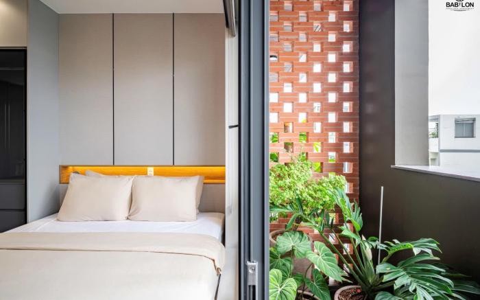 Căn hộ cao cấp,thiết kế tone gỗ hiện đại,balcony