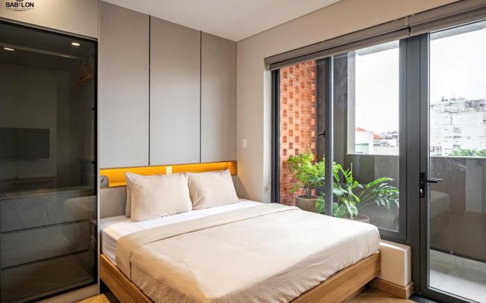 Căn hộ cao cấp,thiết kế tone gỗ hiện đại,balcony