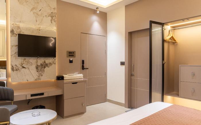 Deep Hotel