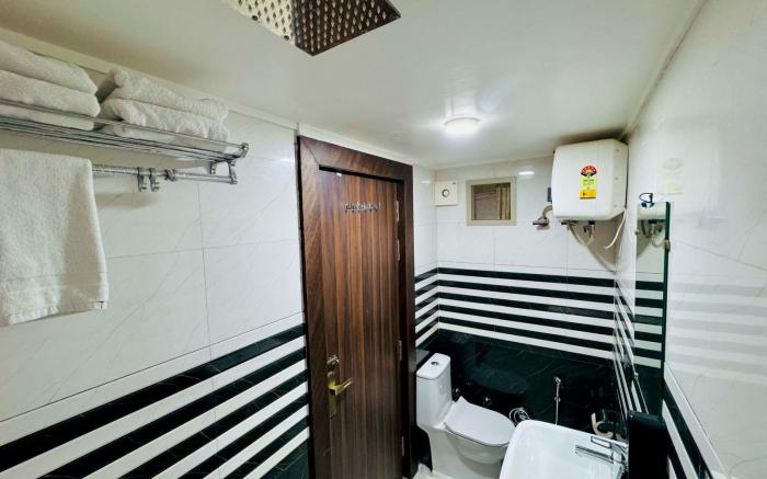 The SS Grand Near Taj Mahal