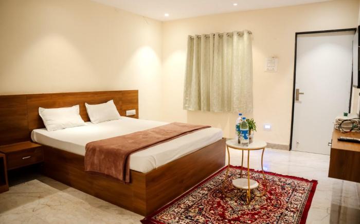 Ashatbhuja Executive Tuljapur