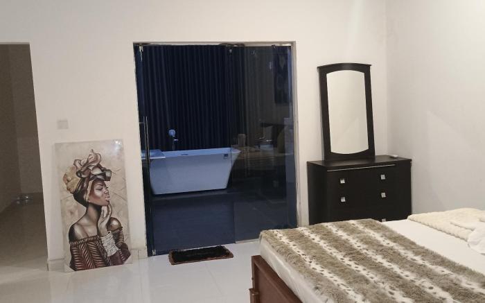 Pearl White Residency