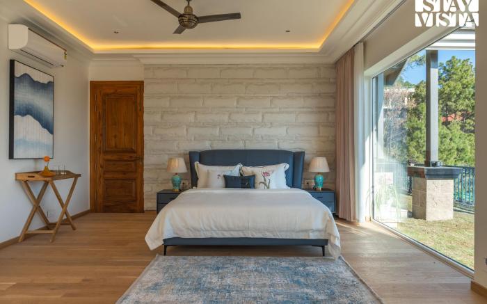 StayVista at Chestnut Manor-Sky Jacuzzi&Steam Room