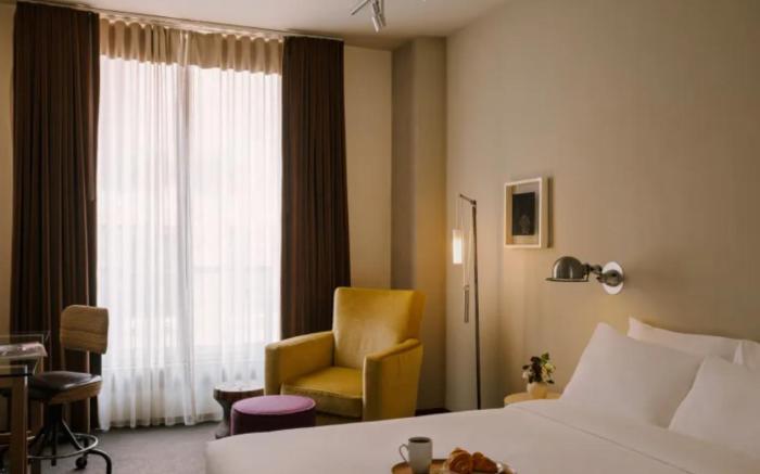 Chambers Hotel Central Park South, Sonder