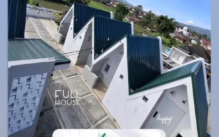 Fullhouse homestay penginapan cottage bukittinggi