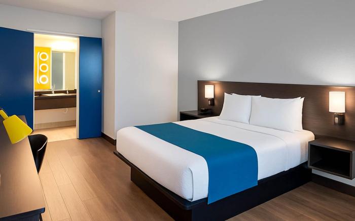 Motel 6 Anaheim, CA - Maingate