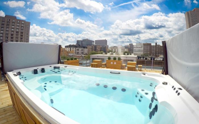 M Montreal Hostel
