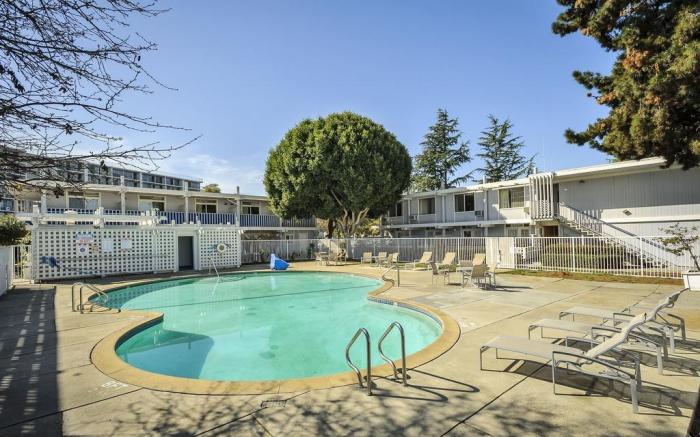 Marina Village Inn