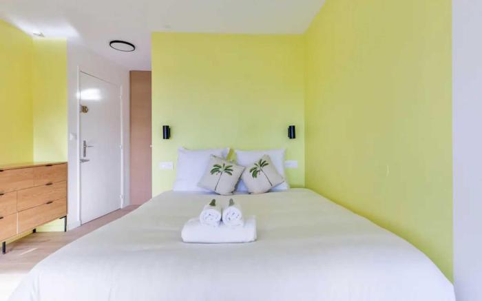 Beautiful renovated studio on Port de Deauville