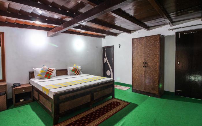 OYO 18758 Spacious Cottage