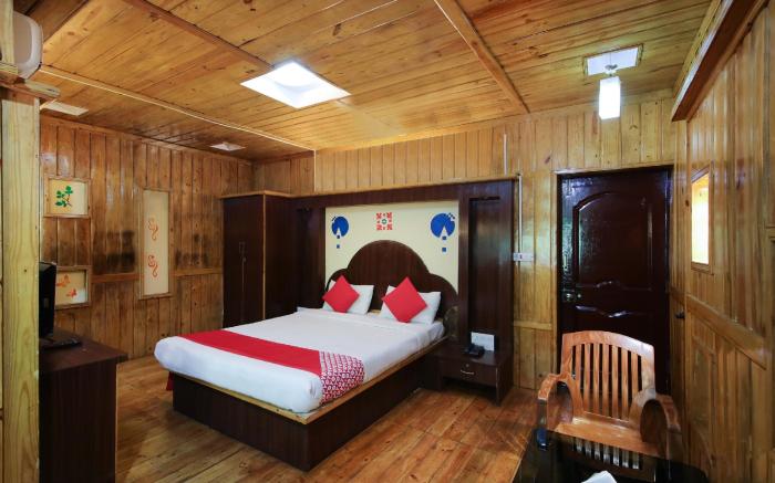 OYO 30479 GREEN WOOD RESORT