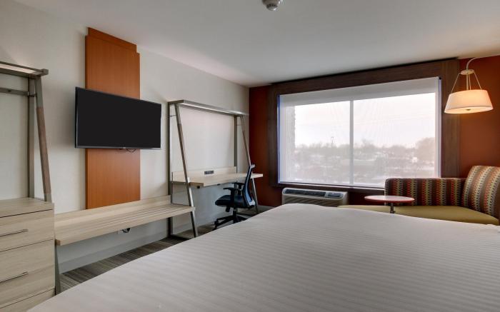 Holiday Inn Express & Suites Galesburg By IHG