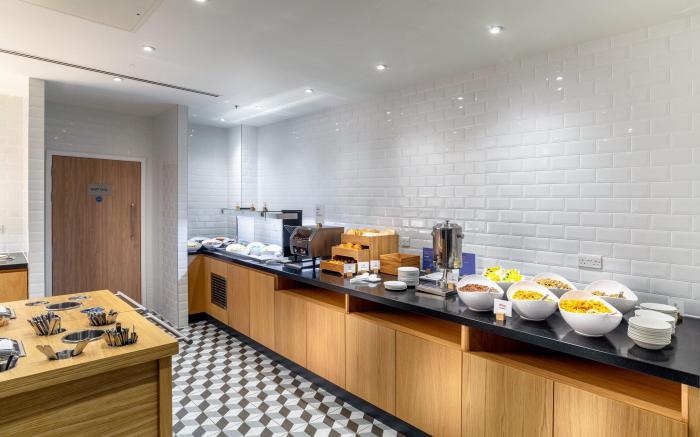 Holiday Inn Express London Heathrow T4 By IHG