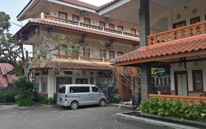 Arondari Hotel