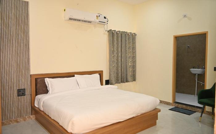 The Dollar Hotel & Resort