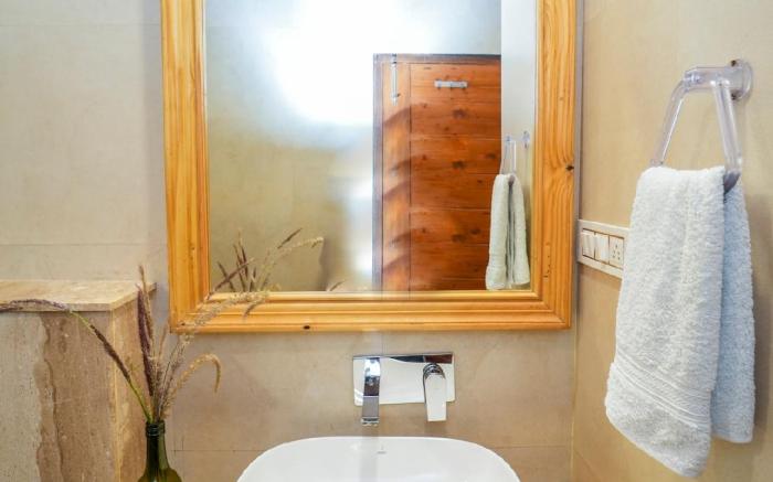 Aperol 1BHK: WiFi+Valley View(1 Km from mall road)