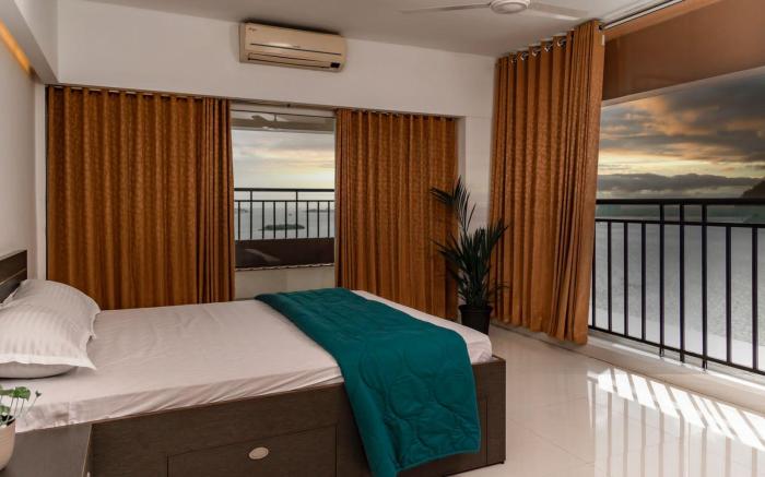 Best 3BHK Seaview Serviced Apartment @Marine Drive