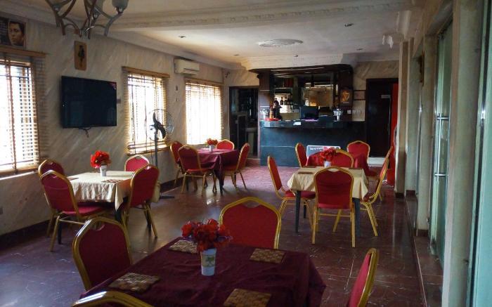 D'czars Hotel and Suites