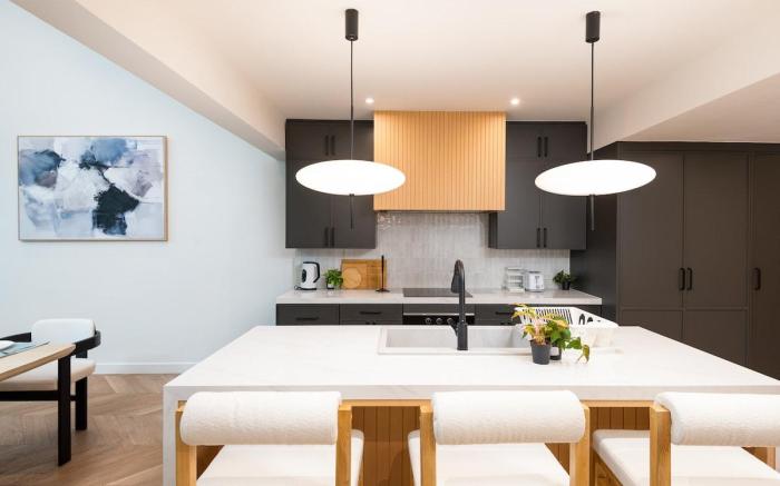 Stylish 5BR Poolhouse + Theater | 2mins to BTS