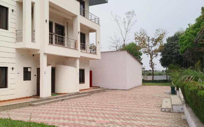 105 Studio balcony suits in Ghat 
