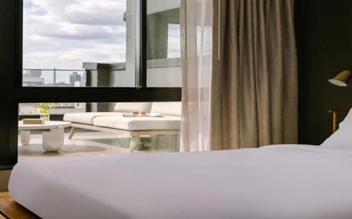The Dutch Hotel Long Island City, Sonder