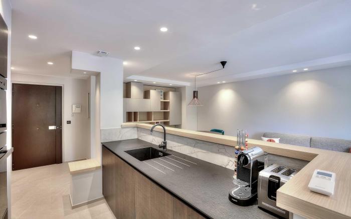 Luxury apartment with balcony, Cannes city center