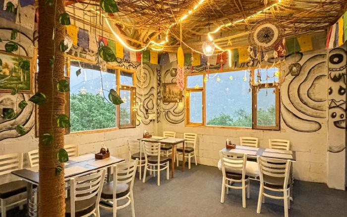 Kahaani: Valley View Room w/ WiFi & Apple Orchard